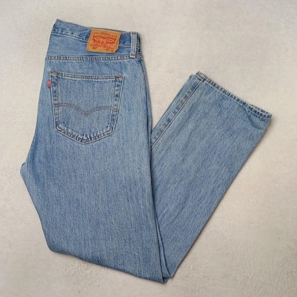 Levis 501 Jeans Mens 35x32 Blue Straight Light Wash 5-Pocket Denim Classic